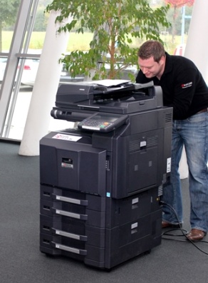 Technician proving his excellence at the KYOCERA MFP